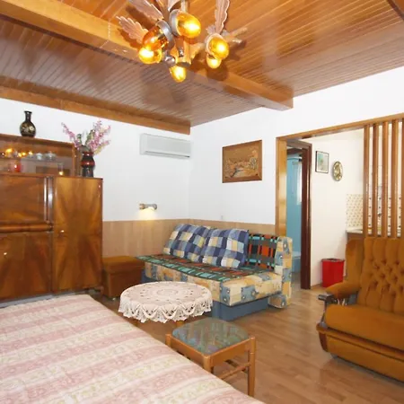 Murter 5103a * Betina (Sibenik-Knin)